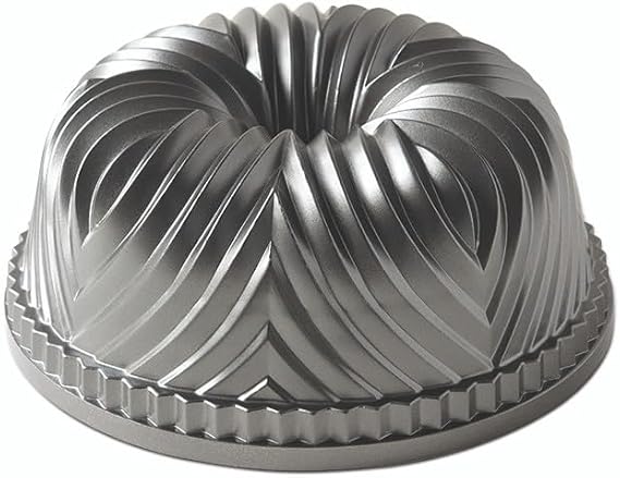 Nordic Ware Bavaria Bundt Pan, 10-Cup, Graphite