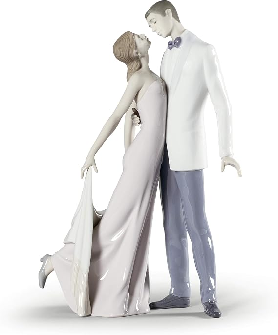 LLADRO Glossy Porcelain Happy Anniversary Lovers Figure. Decorative Porcelain Couple of Bride and Groom Figurine.